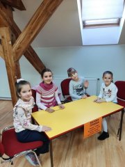 Bibliojatek 1. és 2. osztaly 3.jpg Bibliojatek 1. és 2. osztaly 3.jpg